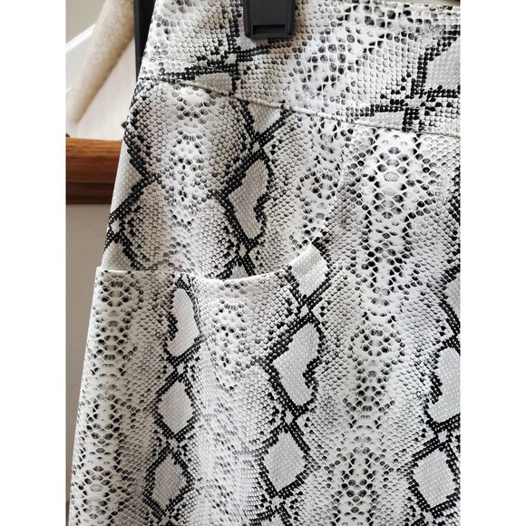 Prettylittlething Women's Grey Zip Snake Print Mid Rise Skinny Legs Trouser 8 - Picture 3 of 12